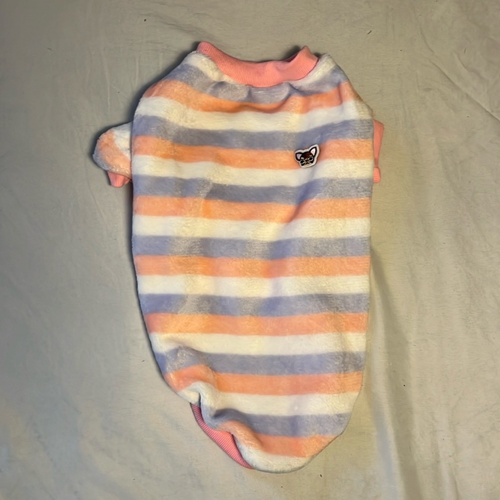 I am selling dog clothes